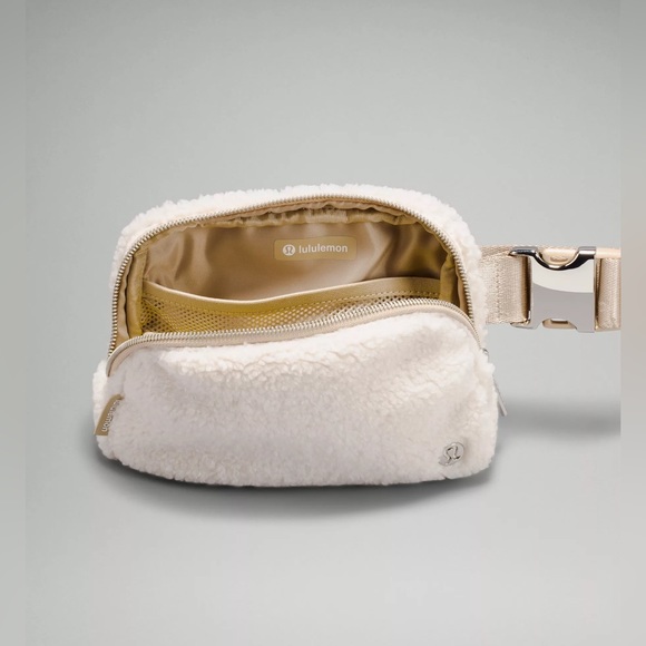 Lululemon Everywhere Fleece Belt Bag Ivory - Picture 2 of 2